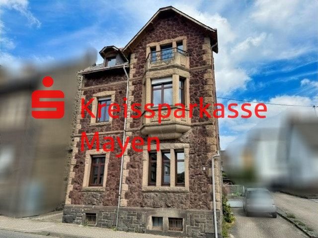 Freistehendes Haus mit Scheune und Baulandpotenzial
